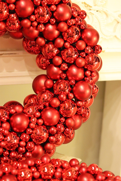 Pandora Red Big, świąteczny wianek ze szklanych bombek na drzwi