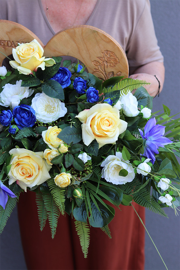 Serce Pamięci Blue Summer, kompozycja nagrobna z dedykacją