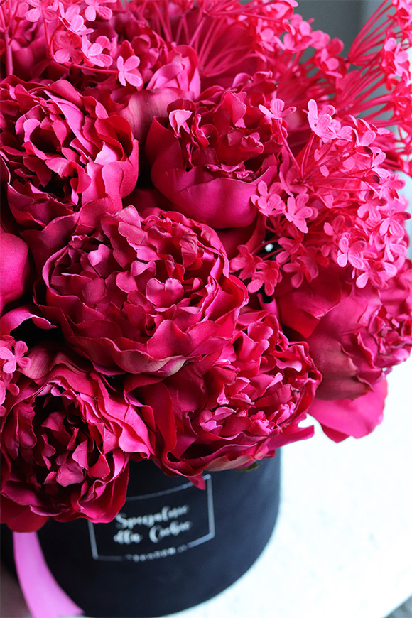 Cecina Magenta, kwiatowy box