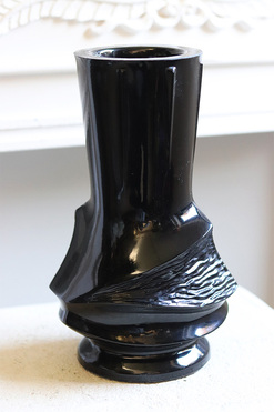 Czerń Żałobna H, ciężki flakon nagrobny, wys.30cm  