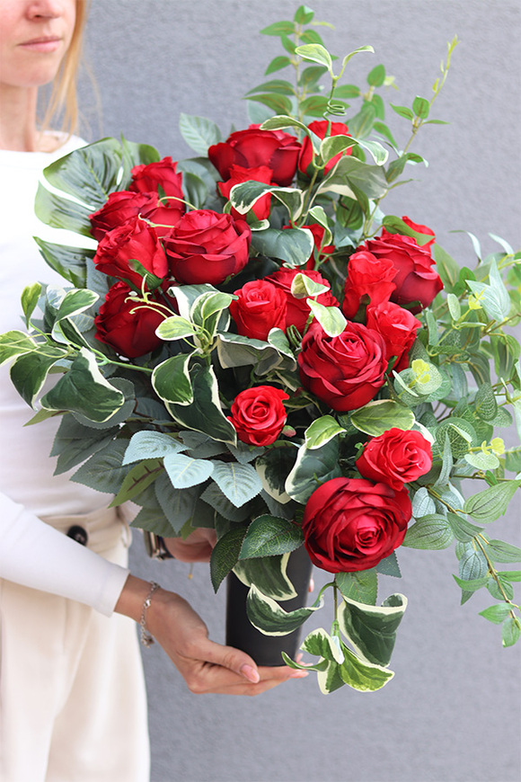  Luiza Mirra, bukiet nagrobny z różami