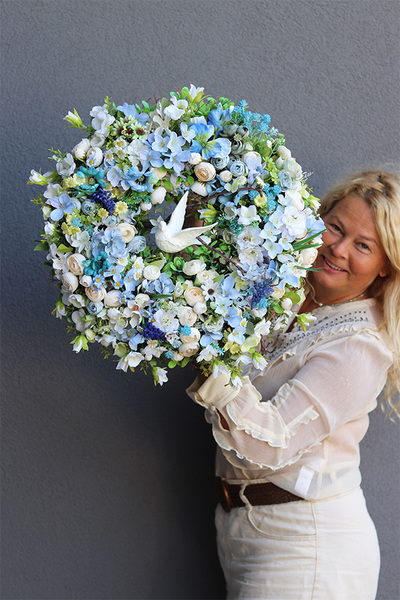 atrakcyjny kwiatowy wianek, Gołębica