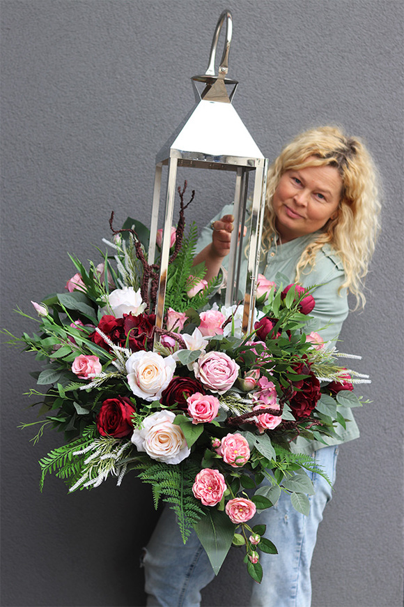 Angelo Garden Dorotea, lampion nagrobny z kwiatami