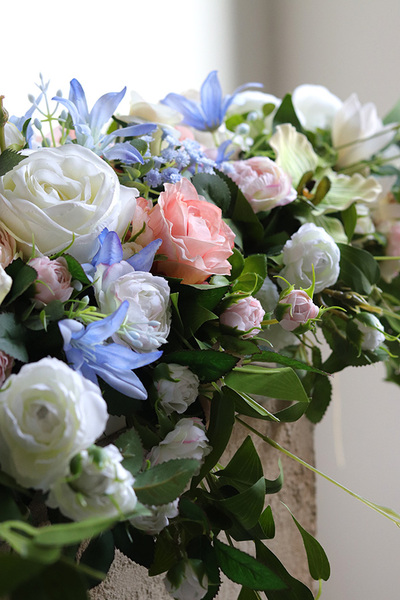 Longia Pastellano, kompozycja kwiatowa na długi stół