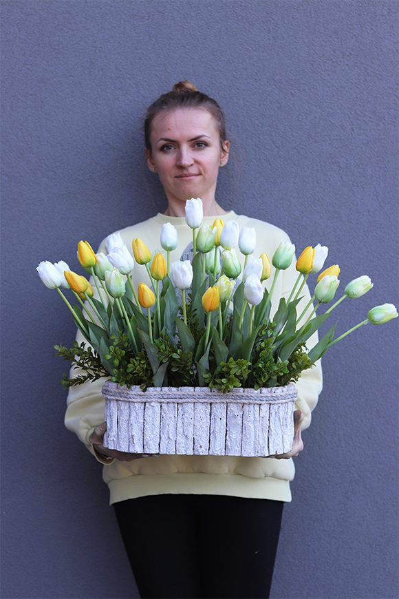 Wiosna w Pełni, wiosenna dekoracja kwiatowa w skrzynce