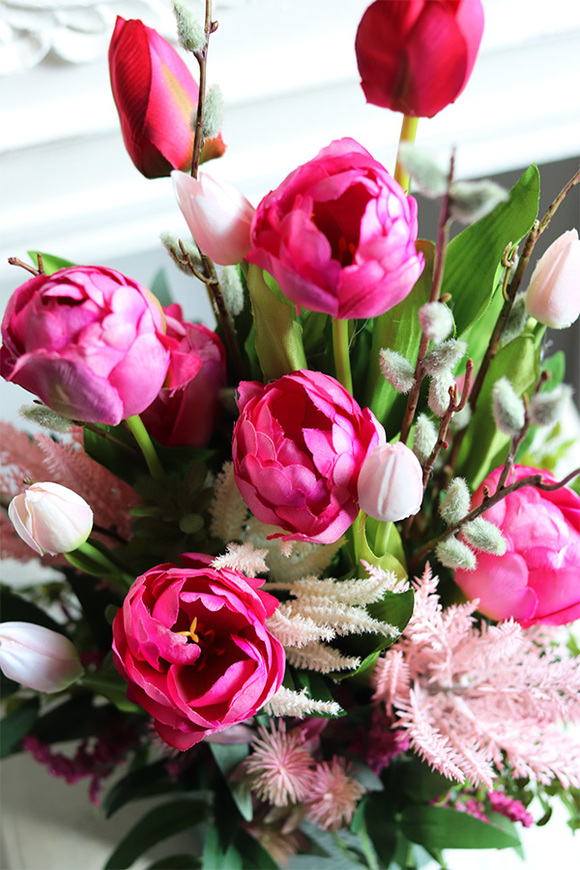 stroik wielkanocny / kompozycja kwiatowa z tulipanów Gracja