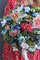 W Zielone Gramy, kwiatowy wianek na drzwi