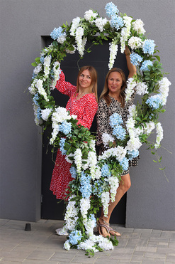 Belledia, girlanda z białymi i niebieskimi kwiatami, dł.500cm