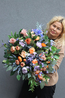 Gerfa Nelita, fioletowo-pomarańczowa kompozycja nagrobna w naczyniu