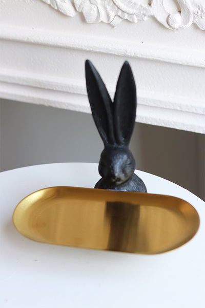 Bunny Black&Gold, figurka wielkanocna zajączek z tacką
