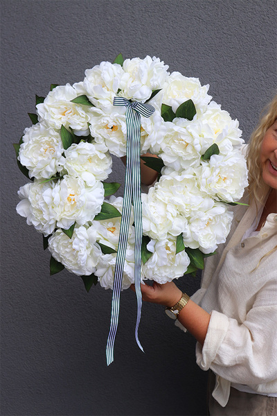 Białe Piwonie, kwiatowy wianek