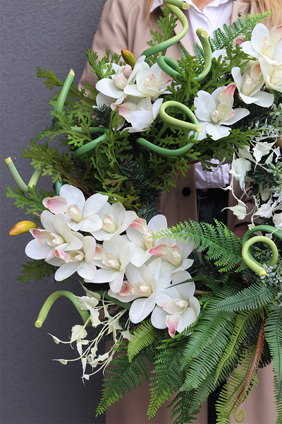 Ulisses, wieniec nagrobny z cymbydium i kalie