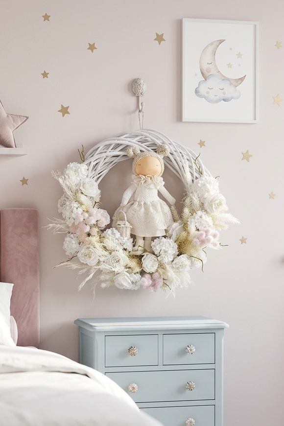 Doll Madleine, wianek dekoracyjny z lalką