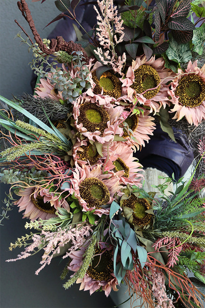 Velio Big, wieniec nagrobny ze słonecznikami