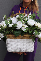 Białe Dni Roses, nagrobny kosz z białymi różami