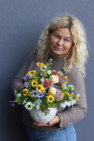 Monella Eugelina, nagrobna kompozycja kwiatowa w naczyniu