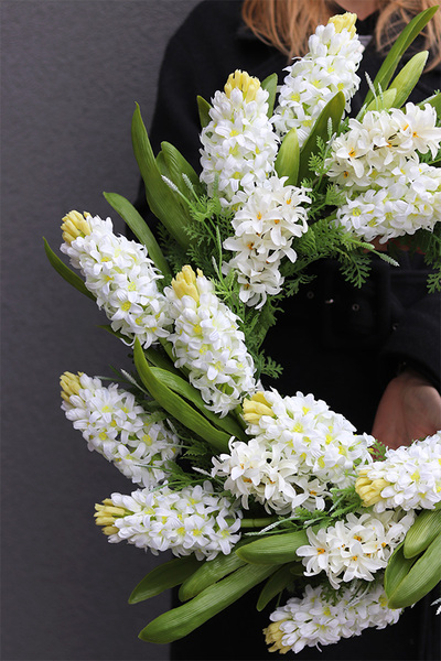 Białe Hiacynty, wiosenny wianek na drzwi