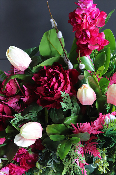 Filomeni Volcan, kompozycja nagrobna na ciężkiej tacy