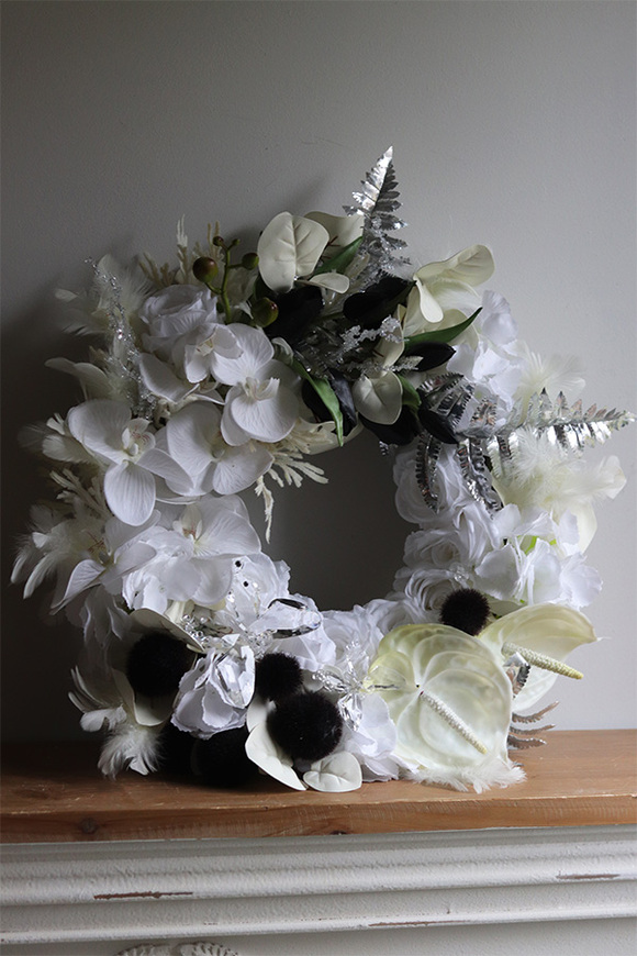 Glamour Pearl, nowoczesny wianek dekoracyjny czarno-biały