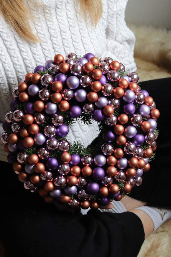 Magiczna Gwiazdka, świąteczny wianek z bombkami