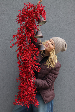 Czerwona Zima, girlanda z owoców z dzwonkami, dł.110cm