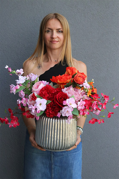 OD RĘKI Laguel Orange, dekoracja kwiatowa w naczyniu, wym.45x53cm