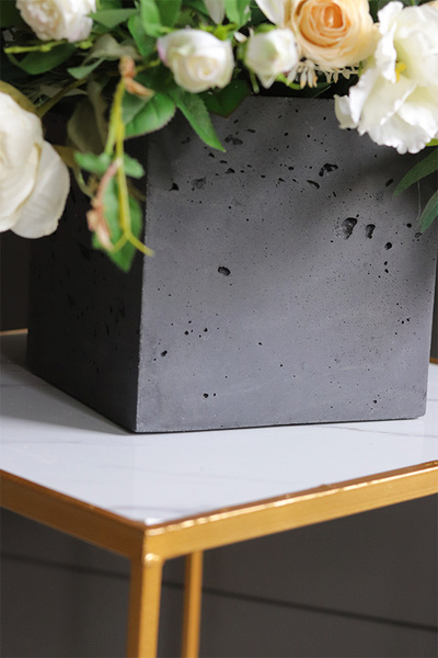 Torrino Romanea, biała kompozycja kwiatowa