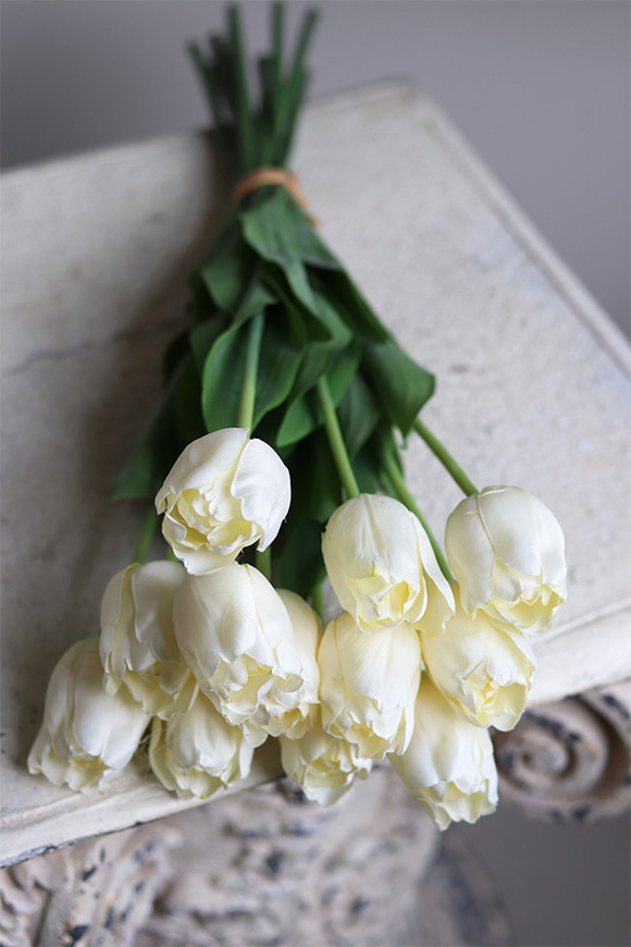 White Spring, bukiet tulipanów satynowych