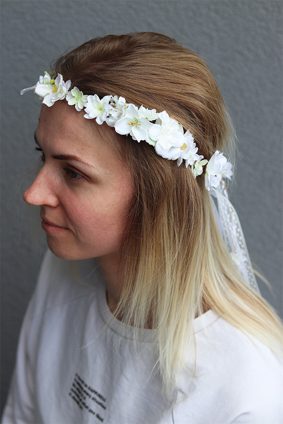 wianek komunijny biały