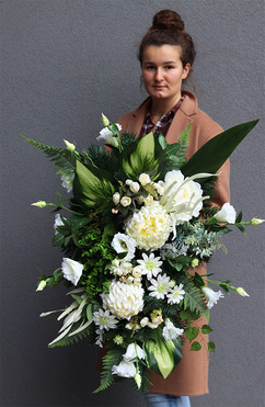 Nenisa, biała wiązanka nagrobna z chryzantemami, dł.76cm 