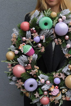 OD RĘKI Sweet Candy, pastelowy wianek świąteczny, śr.55cm