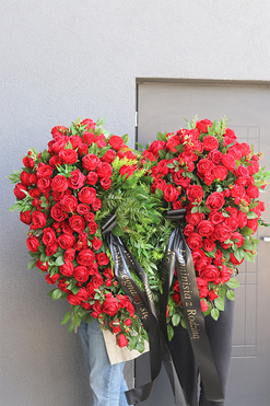 Broken Heart, wiązanka nagrobna z różami, kpl.2szt, dł.95cm