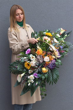 Wspomnienie Andaluzji, dekoracja nagrobna w metalowym koszu, wym.40x110cm 