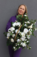 Białe Dni Roses, nagrobny kosz z białymi różami