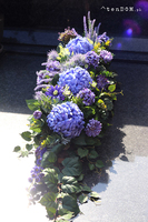 Dacja Blue, girlanda nagrobna na desce