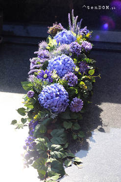 Dacja Blue, girlanda nagrobna na desce, dł.110/150cm 