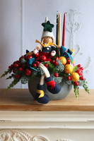 Święta u Elwiry, stroik bożonarodzeniowy z laleczką