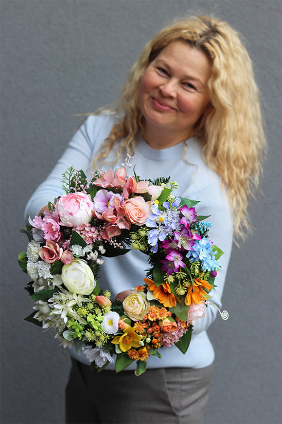 Werona, tęczowy wianek na drzwi