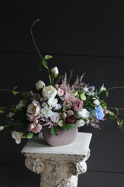 Neolita Beige, kompozycja kwiatowa w naczyniu, wym.27x45cm