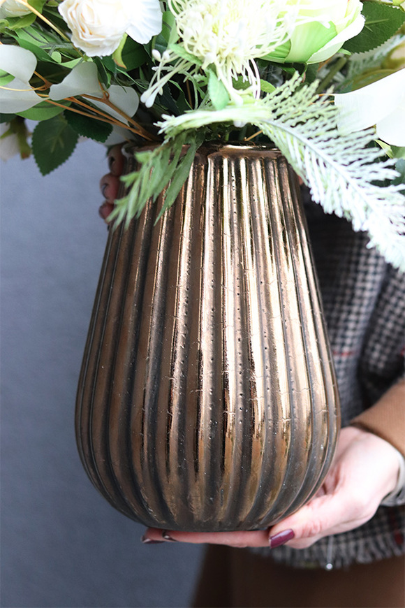 Elegance Hotel, biała kompozycja kwiatowa