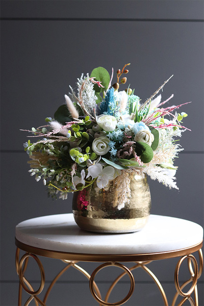 Blue Delicate, kompozycja w złotym naczyniu