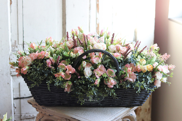 bogaty kosz z różowymi kwiatami, Leokadino, wym. 30x62cm 