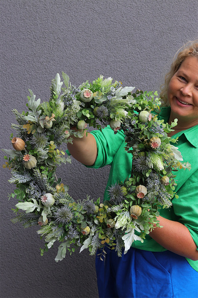 Makówki, zielony wianek na drzwi