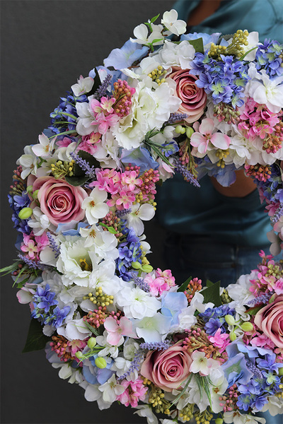 Czarująca Wiosna Nova, kwiatowy wianek, śr.54cm