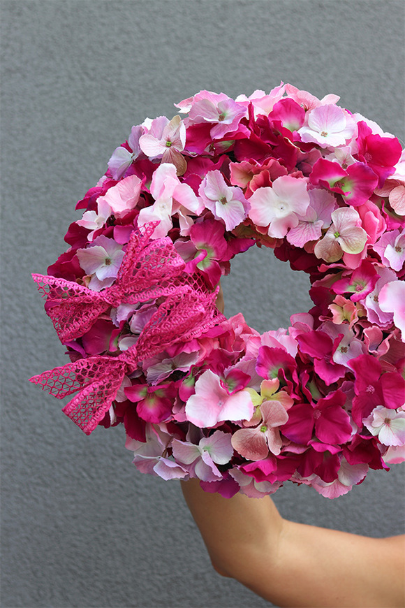 Pink House, różowy wianek dekoracyjny na drzwi