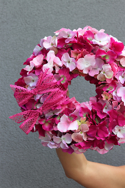 Pink House, różowy wianek dekoracyjny na drzwi