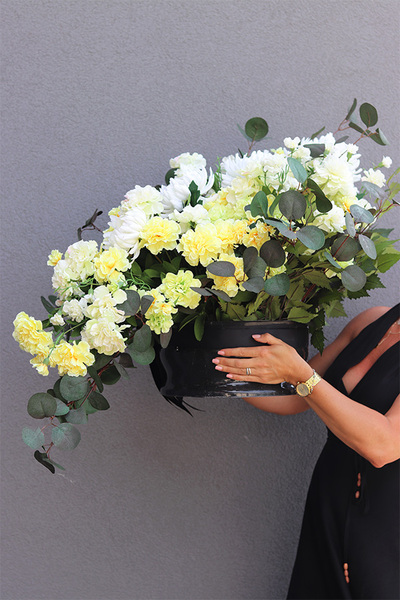 Yellow Wreagry, kompozycja nagrobna w naczyniu