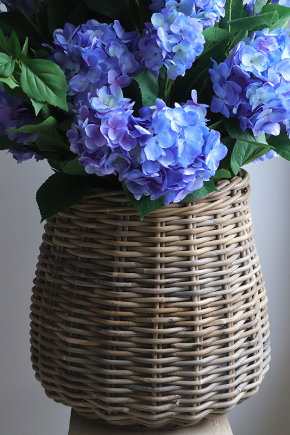 Blue Moon Basket 2, wiosenna kompozycja roślinna, wys.115cm