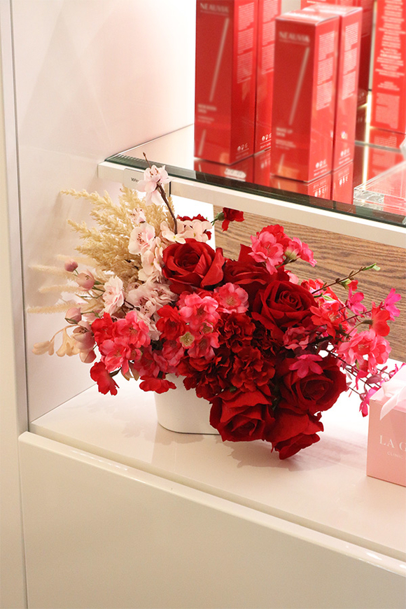 La Guel, dekoracja kwiatowa w naczyniu