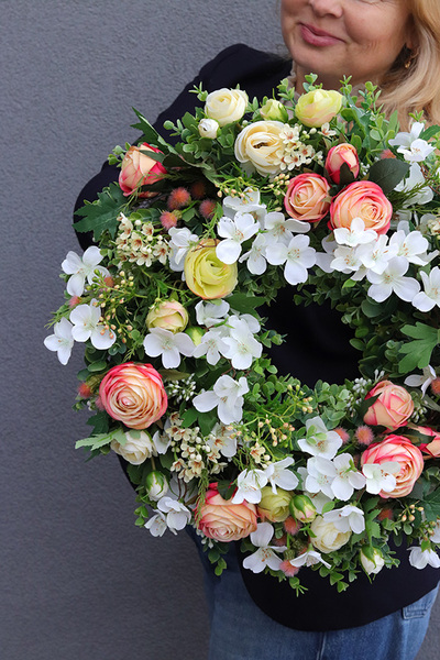 Klotylda, wielkanocny wianek na drzwi z jajkami